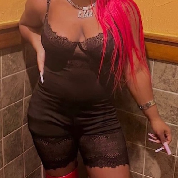 Lace Romper - Picture 2 of 2